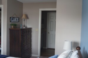 2 habitaciones, tabla de planchar con plancha, cuna de viaje y wifi 