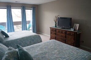 2 bedrooms, iron/ironing board, travel cot, WiFi