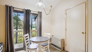 Dining - Cedarbrook 104- 2 Queens Beds -Year-Round Pool (Killington)