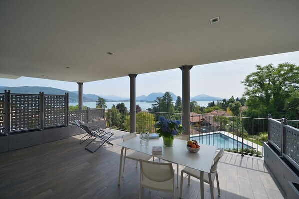 Outdoor dining - The View - Sun: design apt. with terrace (Baveno)
