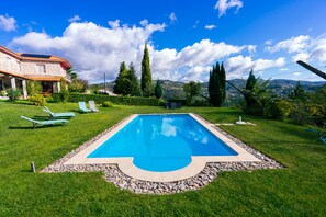 Outdoor pool - Douro Valley - Country house with private pool. (Marco de Canaveses)