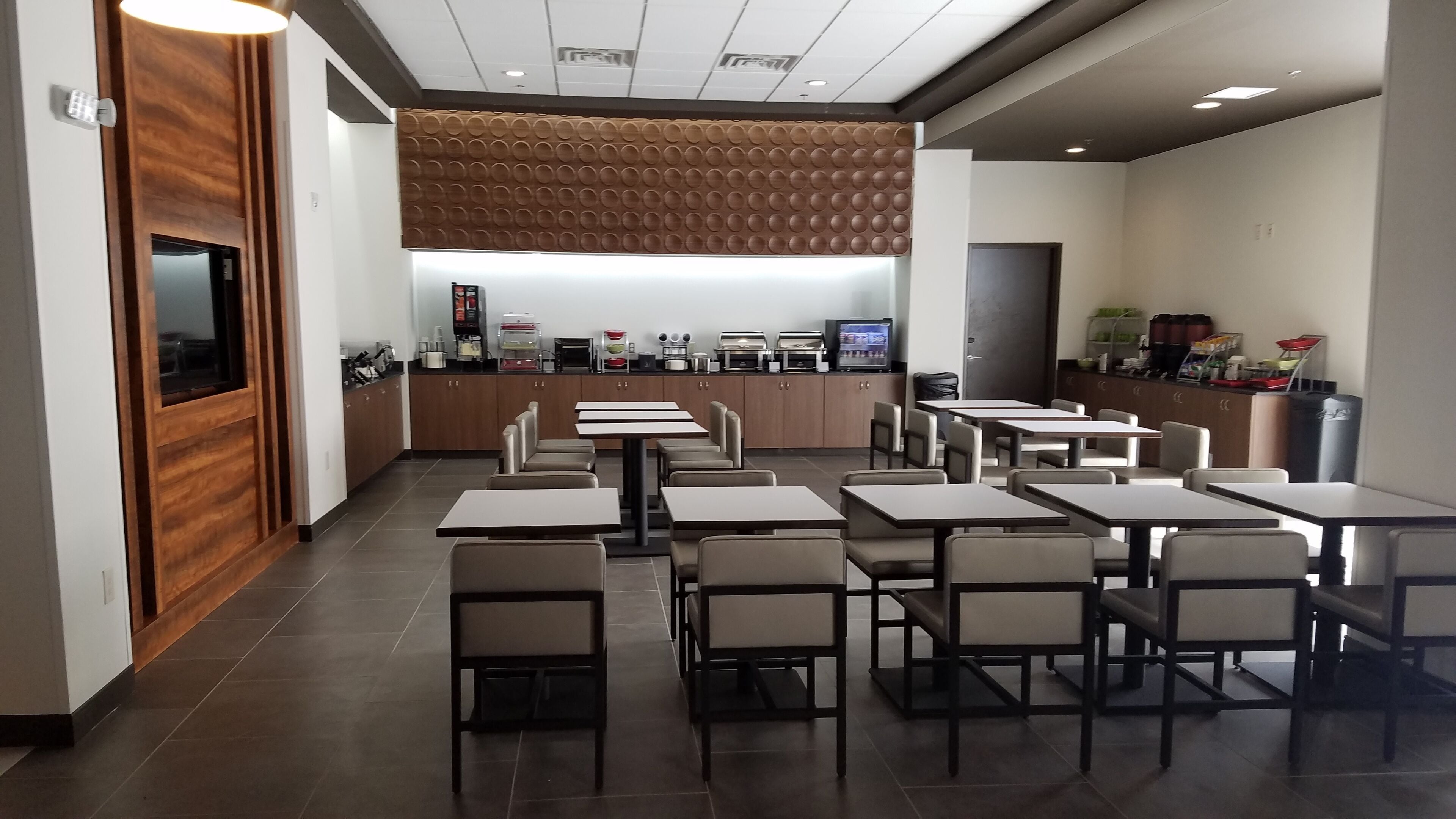 free daily self-service breakfast