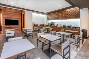 包含每日自助早餐