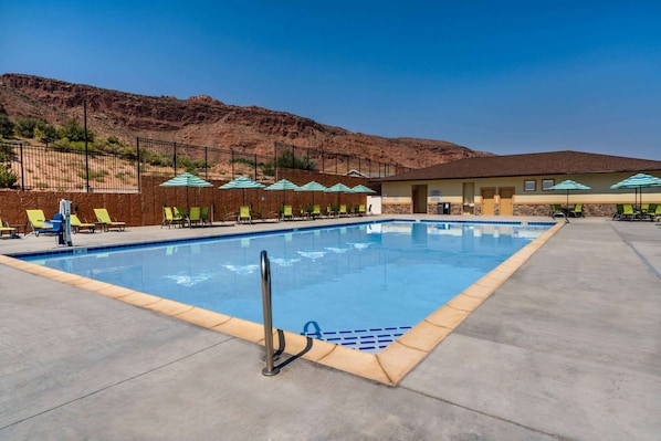 Seasonal outdoor pool, open 9:30 AM to 10:00 PM, pool umbrellas