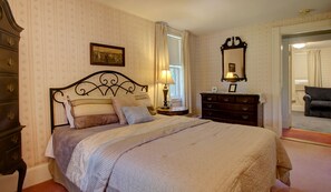 Traditional suite (Room 9) | Free WiFi - Old Corner Inn (Manchester-by-the-Sea)