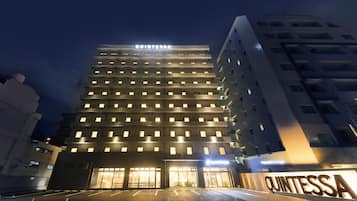 Fassade der Unterkunft – Abend/Nacht