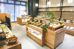 Daily buffet breakfast (JPY 2000 per person) - Quintessa Hotel Fukuoka Tenjin Minami (Fukuoka)