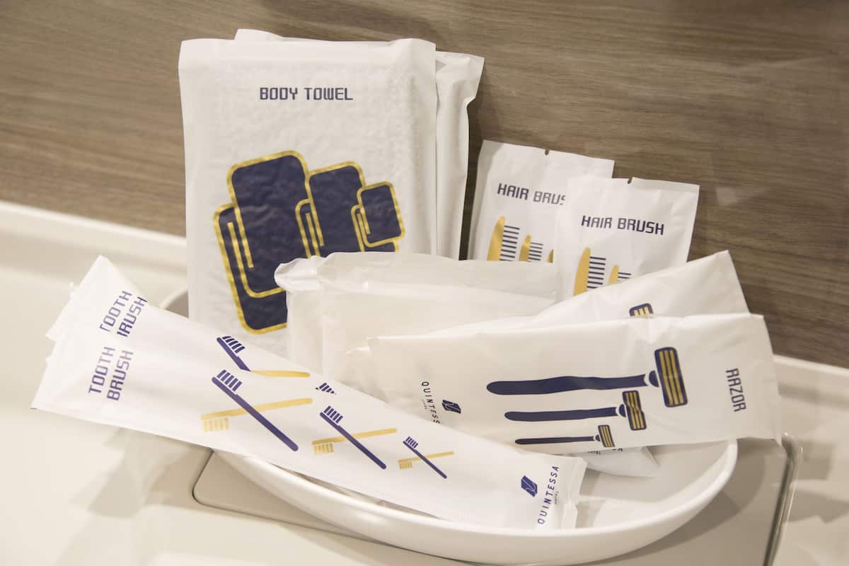 combined shower/bathtub, free toiletries, hair dryer, slippers