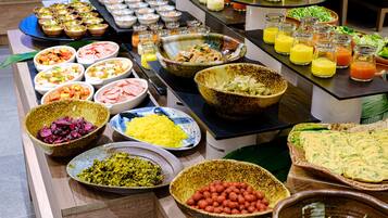 Tägliches Frühstücksbuffet (2000 JPY pro Person)