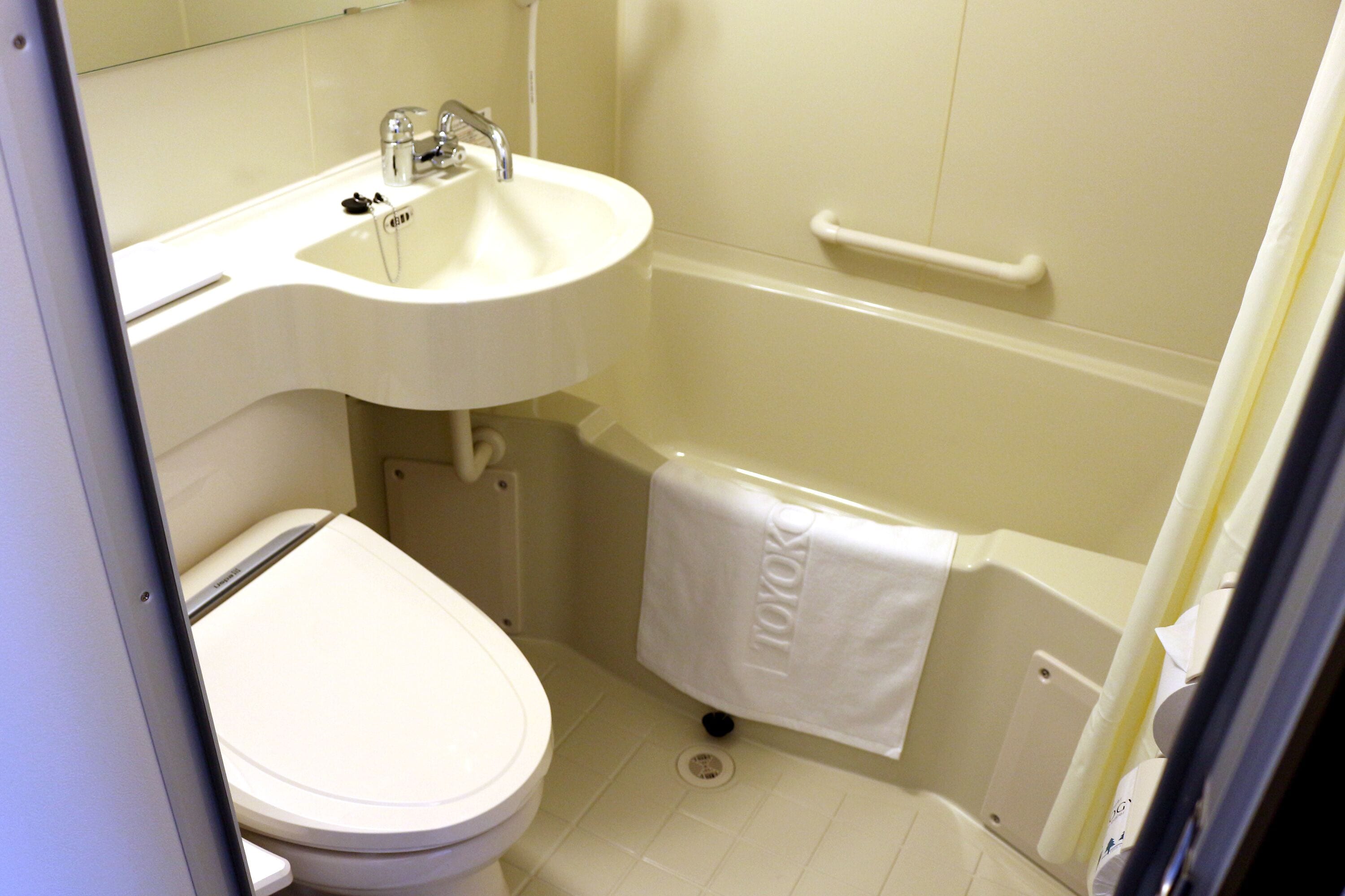 combined shower/bathtub, free toiletries, hair dryer, slippers