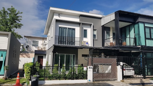 Nido Guest House Impack Arena