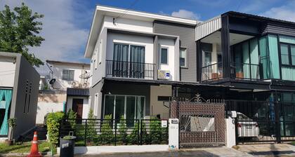 Nido Guest House Impack Arena