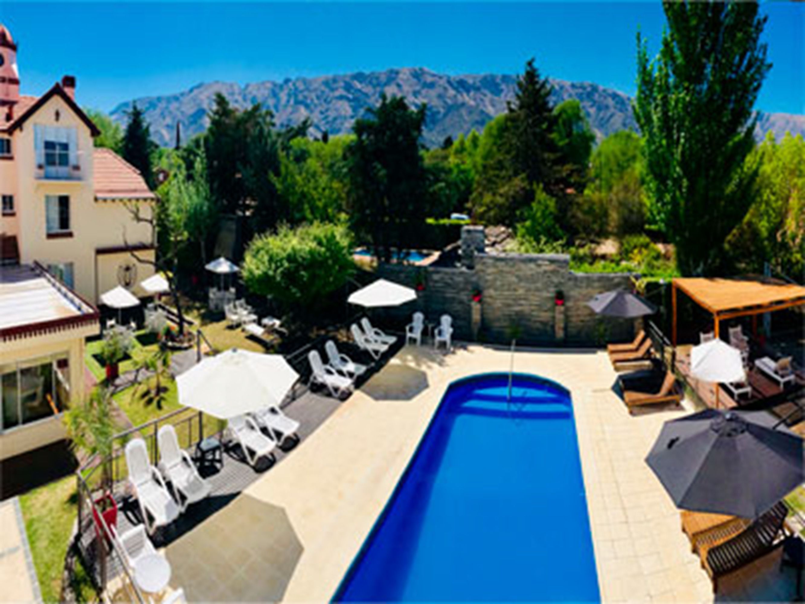 Hồ bơi ngoài trời 