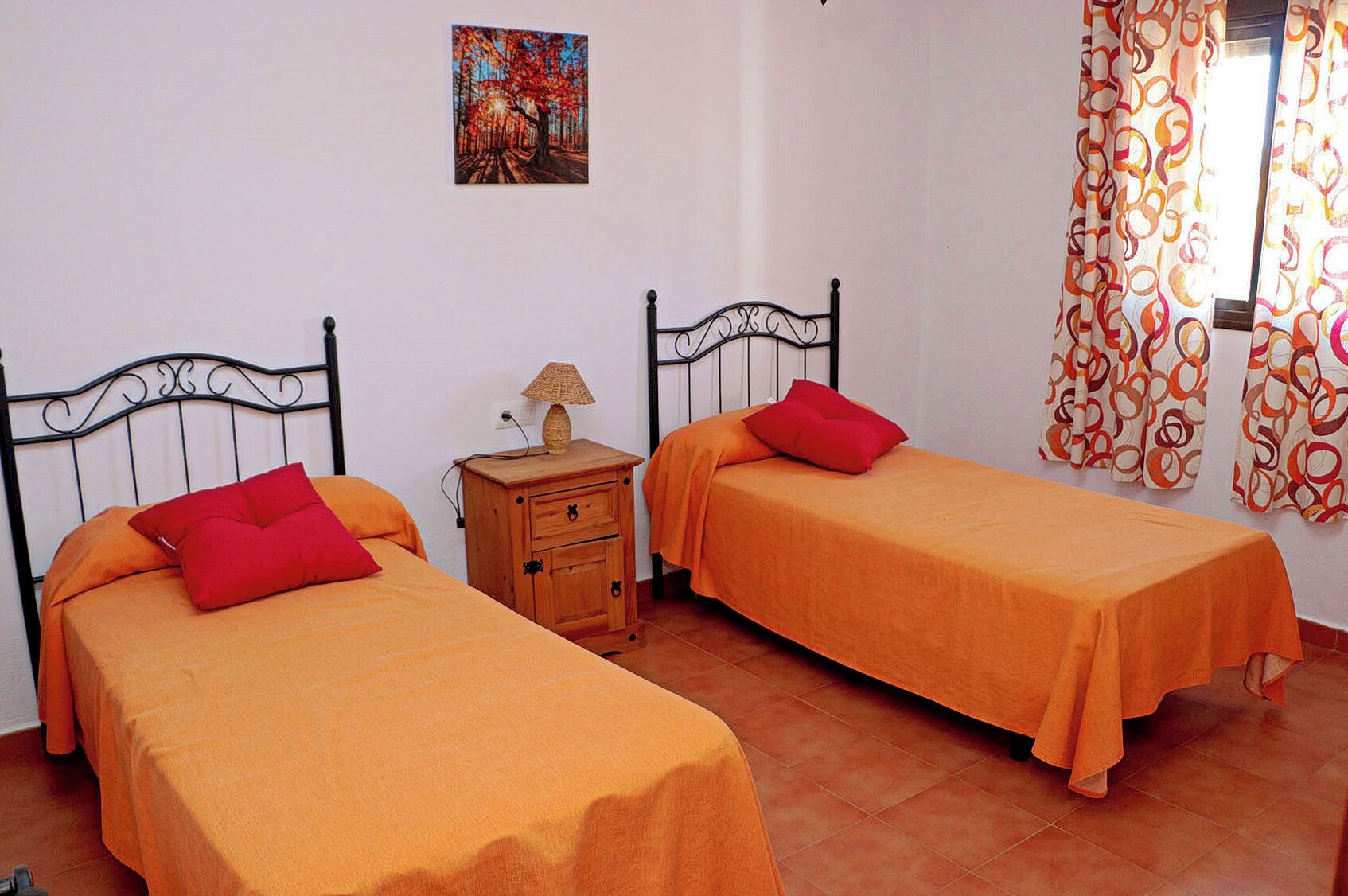 2 habitaciones, tabla de planchar con plancha, wifi y ropa de cama 
