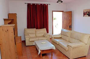 TV - Holiday apartment with shared pool (CONIL DE LA FRONTERA)