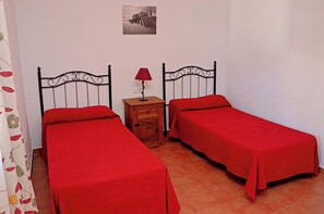 2 habitaciones, tabla de planchar con plancha, wifi y ropa de cama 