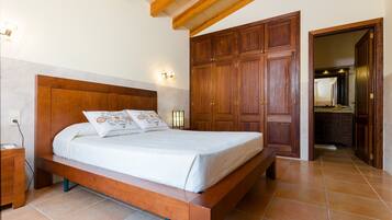 3 habitaciones, tabla de planchar con plancha y wifi gratis