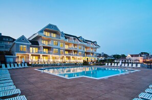 Indoor pool, outdoor pool - Water's Edge Resort and spa w indoor and outdoor pool and beach. Condo Sleeps 6 (Westbrook)