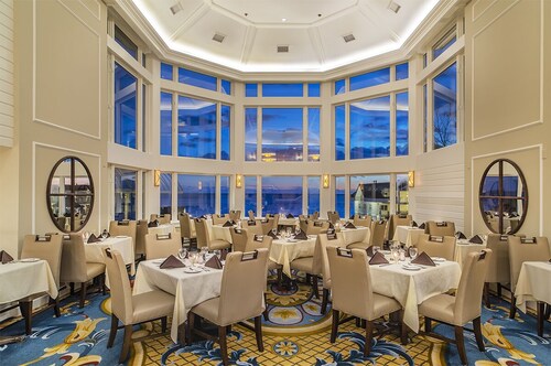 Water's Edge Resort and spa w indoor and outdoor pool and beach. Condo Sleeps 6