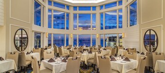 Water's Edge Resort and spa w indoor and outdoor pool and beach. Condo Sleeps 6