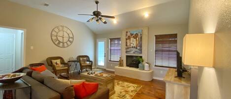 TV, fireplace