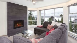 Téléviseur, foyer, bureau