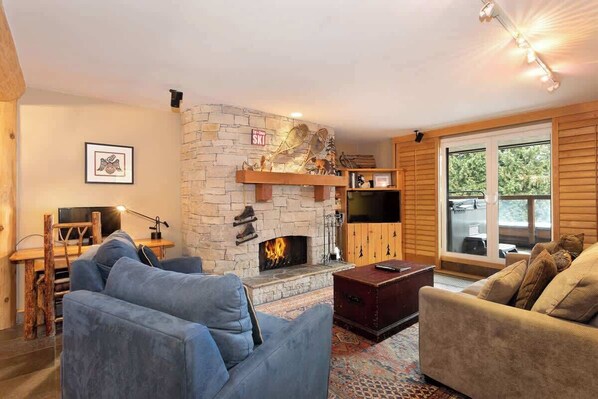 TV, fireplace, offices