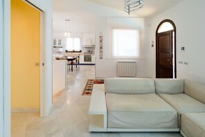 TV, DVD player - Villa Cornino - Modern villa with private pool (Cornino)