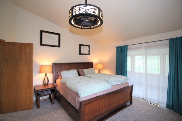 3 bedrooms, desk, iron/ironing board, free WiFi