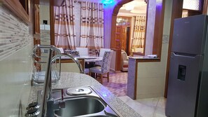 独立别墅 | 私人厨房 | 冰箱、微波炉、炉灶、茶具/咖啡用具