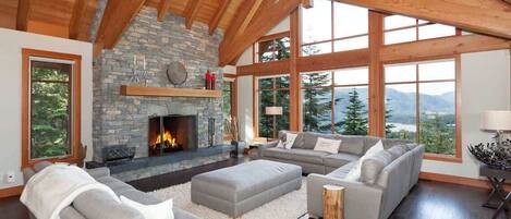 Televisión, chimenea y oficina