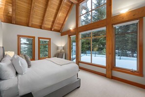 5 habitaciones, tabla de planchar con plancha, wifi y ropa de cama 