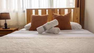 Deluxe Room | 1 bedroom, premium bedding, down comforters, Select Comfort beds