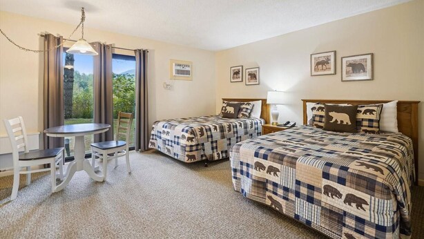 Unclassified image, 1 of 26, button - 2 Full beds hotel room/outdoor heated pool 101 (Killington)