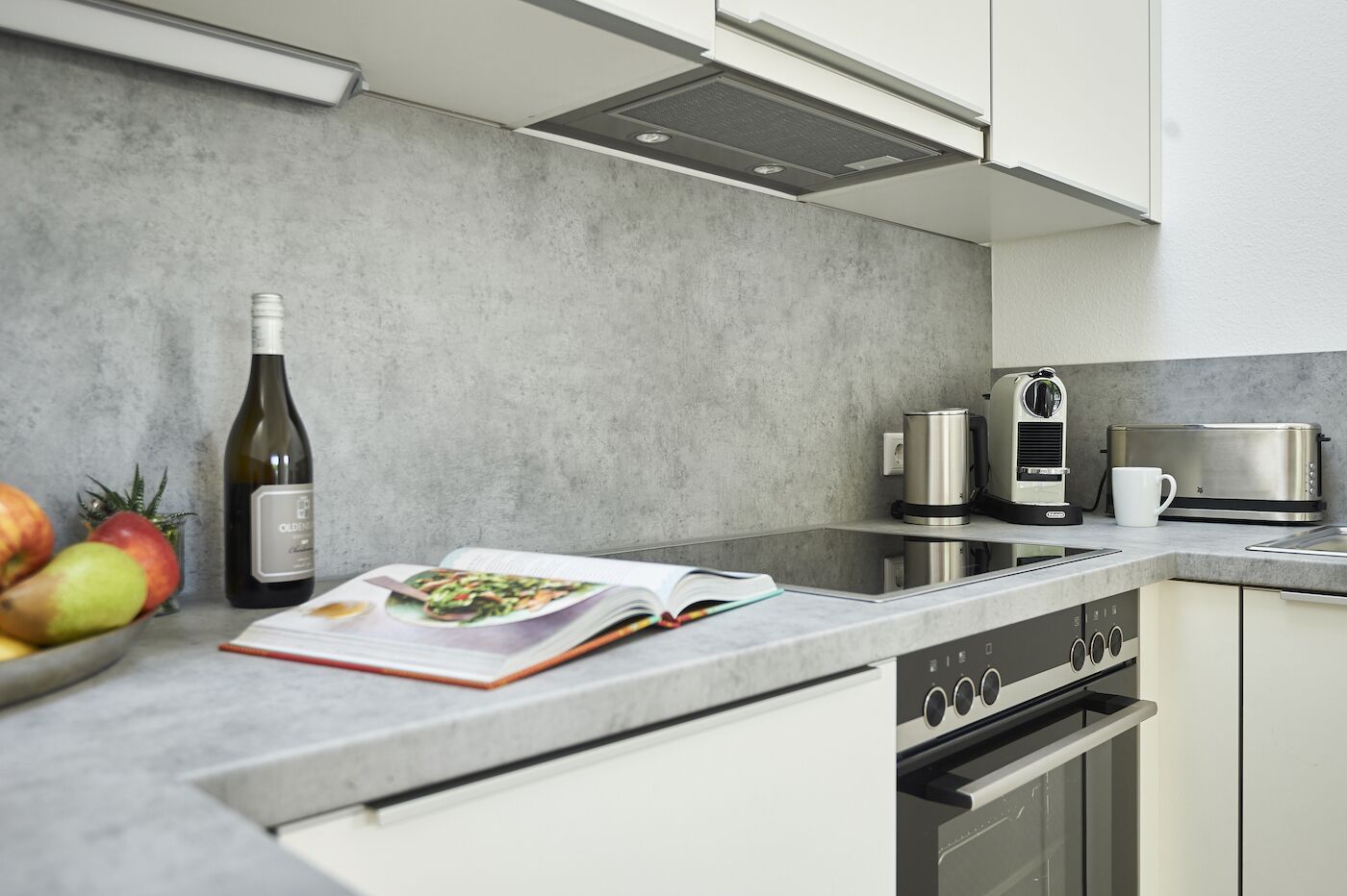 Fridge, oven, stovetop, dishwasher