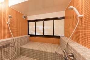 Gratis toalettartiklar, hÄrtork, tofflor och handdukar