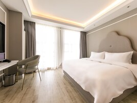 In-room safe, free WiFi