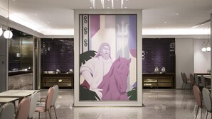 A modern interior with a central art piece, a chandelier, and a checkered floor. - Mercure Ordos Downtown (Ordos)