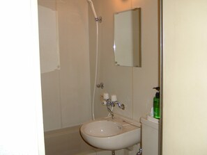 シングルルームバス トイレ付 | バスルーム | スリッパ