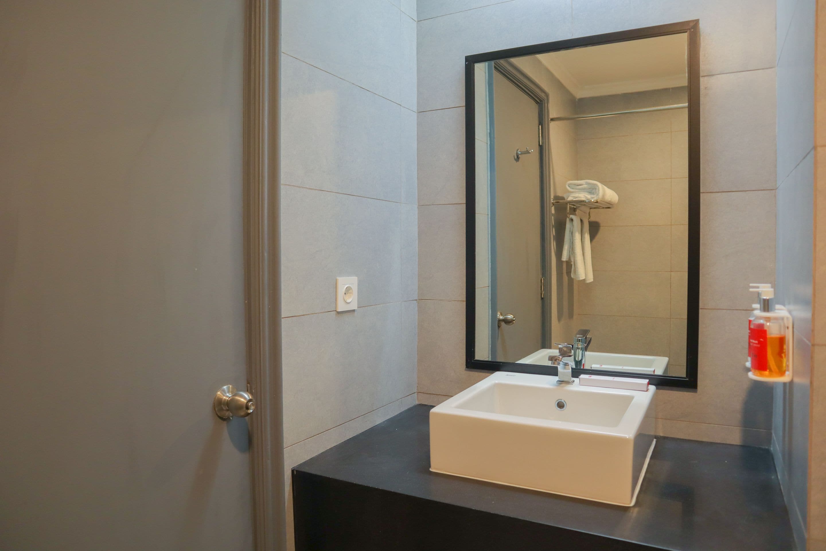 Foto - Super OYO Townhouse 2 Hotel Gunung Sahari