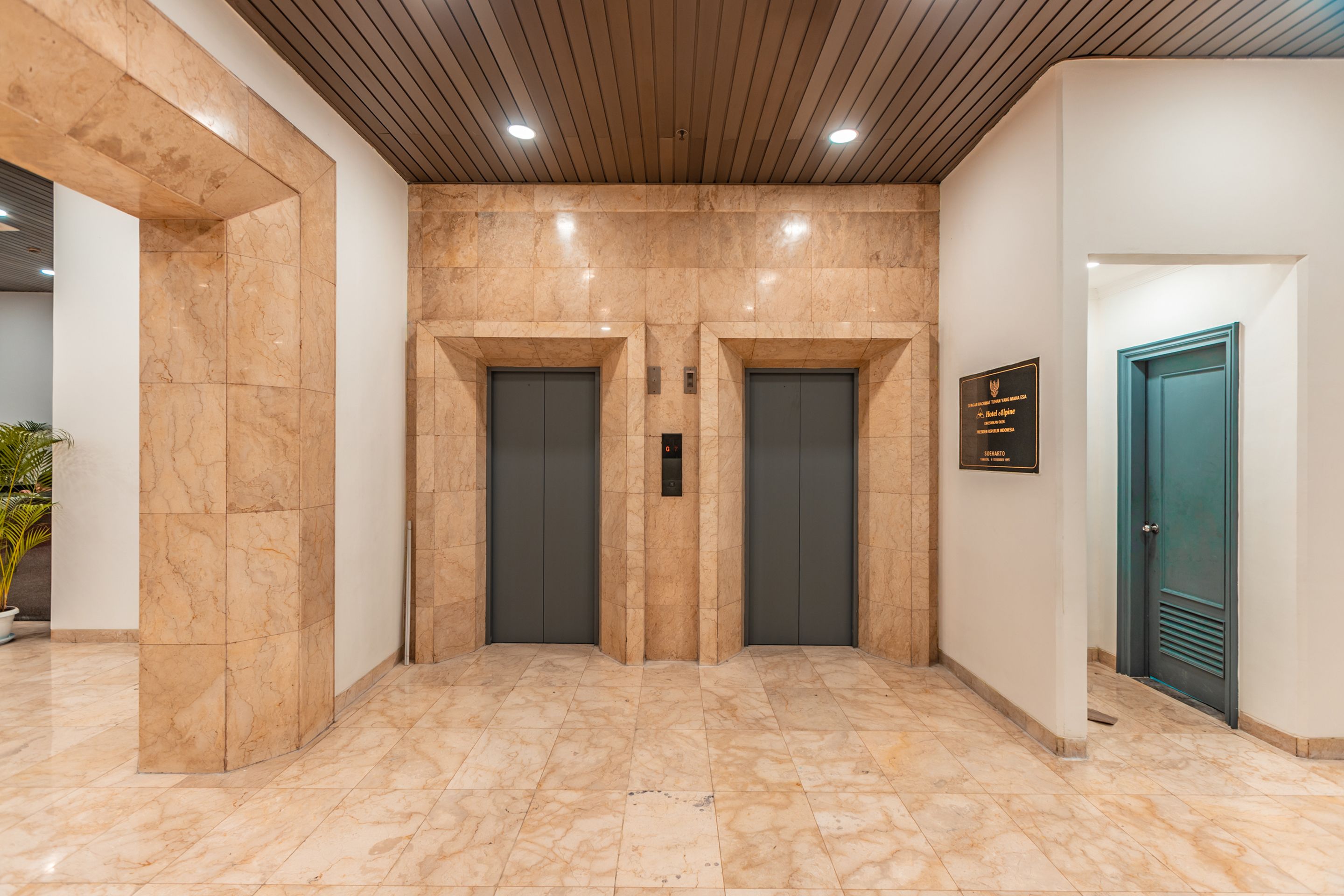 Foto - Super OYO Townhouse 2 Hotel Gunung Sahari