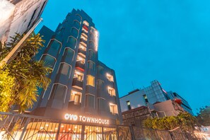 Façade de l’hébergement  – soirée/nuit