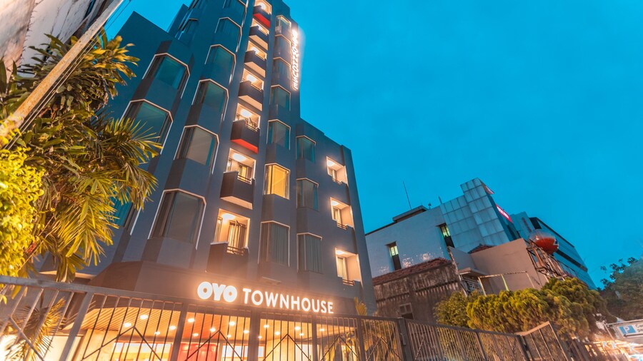 Super OYO Townhouse 2 Hotel Gunung Sahari
