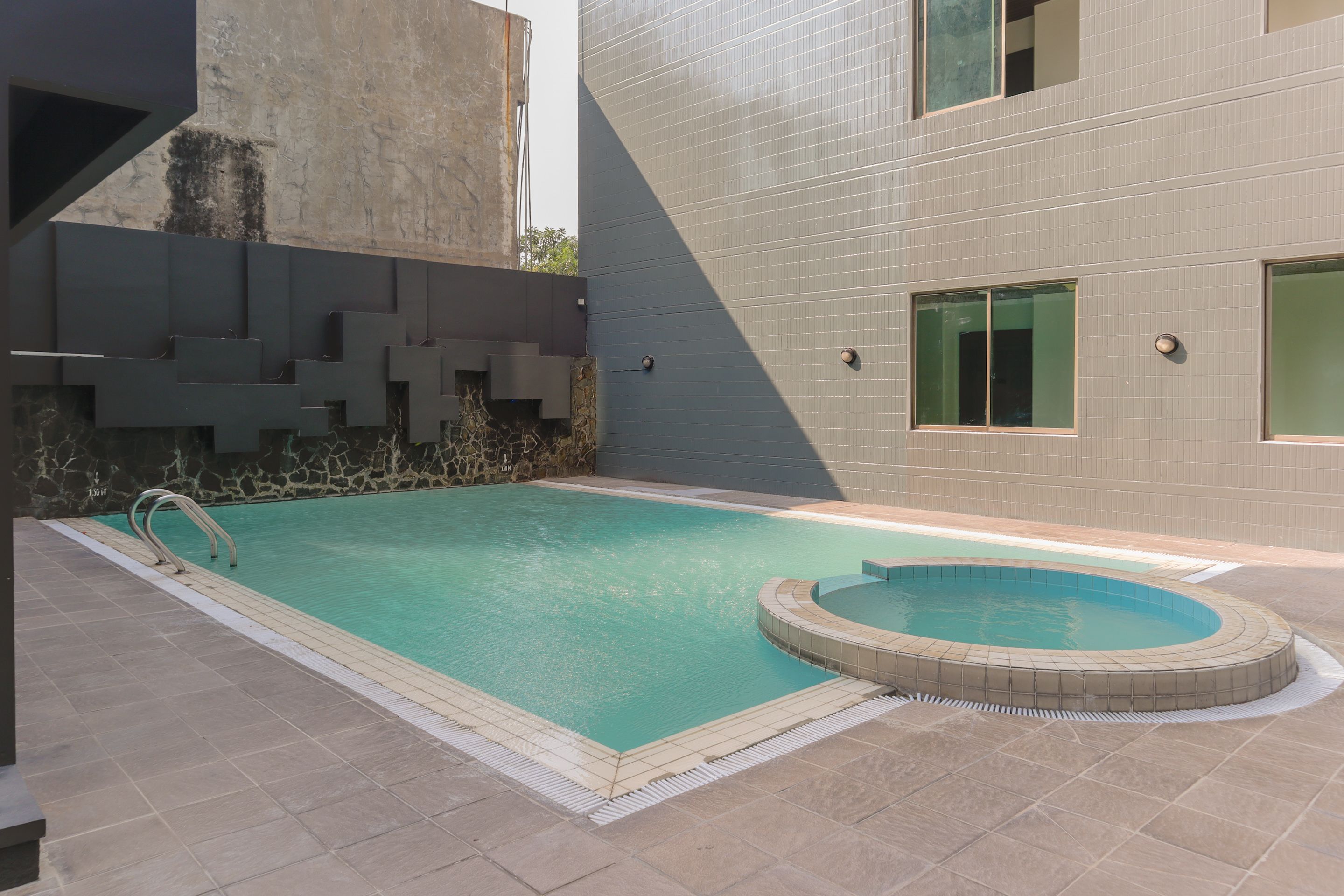 Photo - Super OYO Townhouse 2 Hotel Gunung Sahari