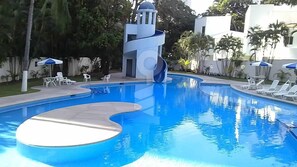 Hồ bơi ngoài trời, mở cửa từ 8:00 đến 20:00, dù/ô trên bãi biển/hồ bơi 