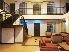 Living area - Mang Ben Dormitory - Hostel (Quezon City)