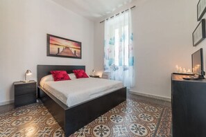 1 bedroom, WiFi, bed sheets