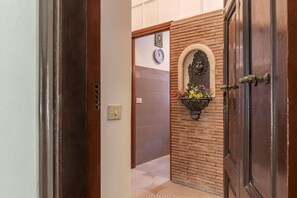 Interior - GuestHost - Comfortable Borgo Pio Apartment NEW! (Roma)