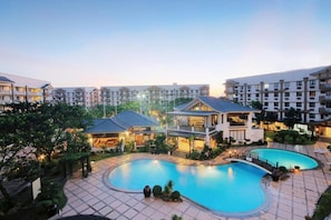 Outdoor pool - Mayfield Park Residences (Pasig)