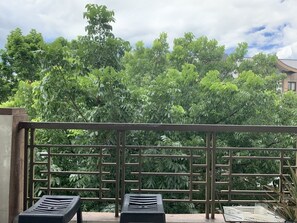 Superior Condo | Balcony - Mayfield Park Residences (Pasig)